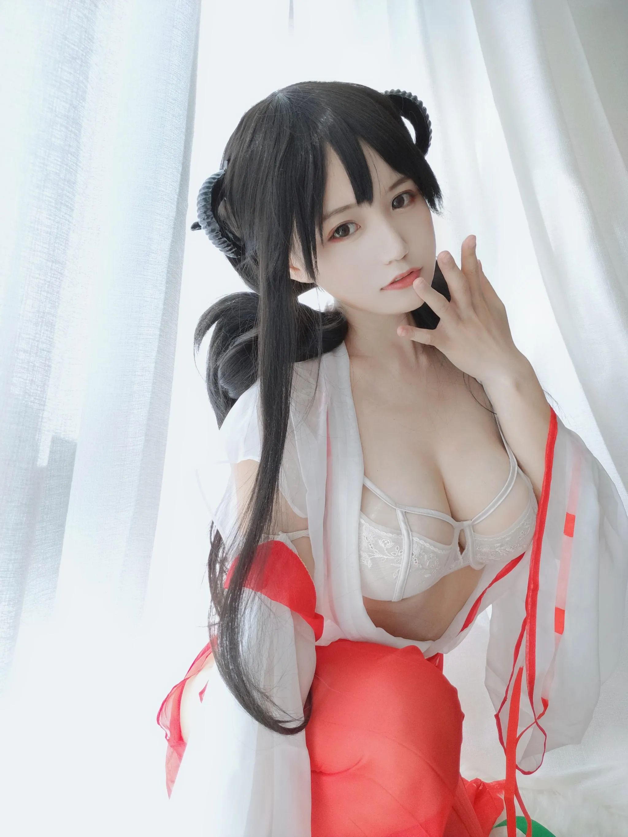小仓千代w – NO.05 有点不对劲的巫女 [34P]插图1